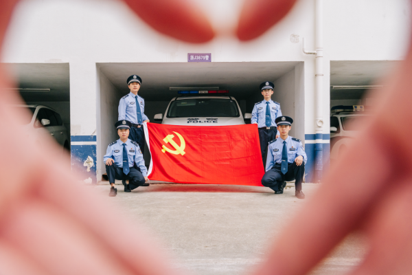 与党旗合影