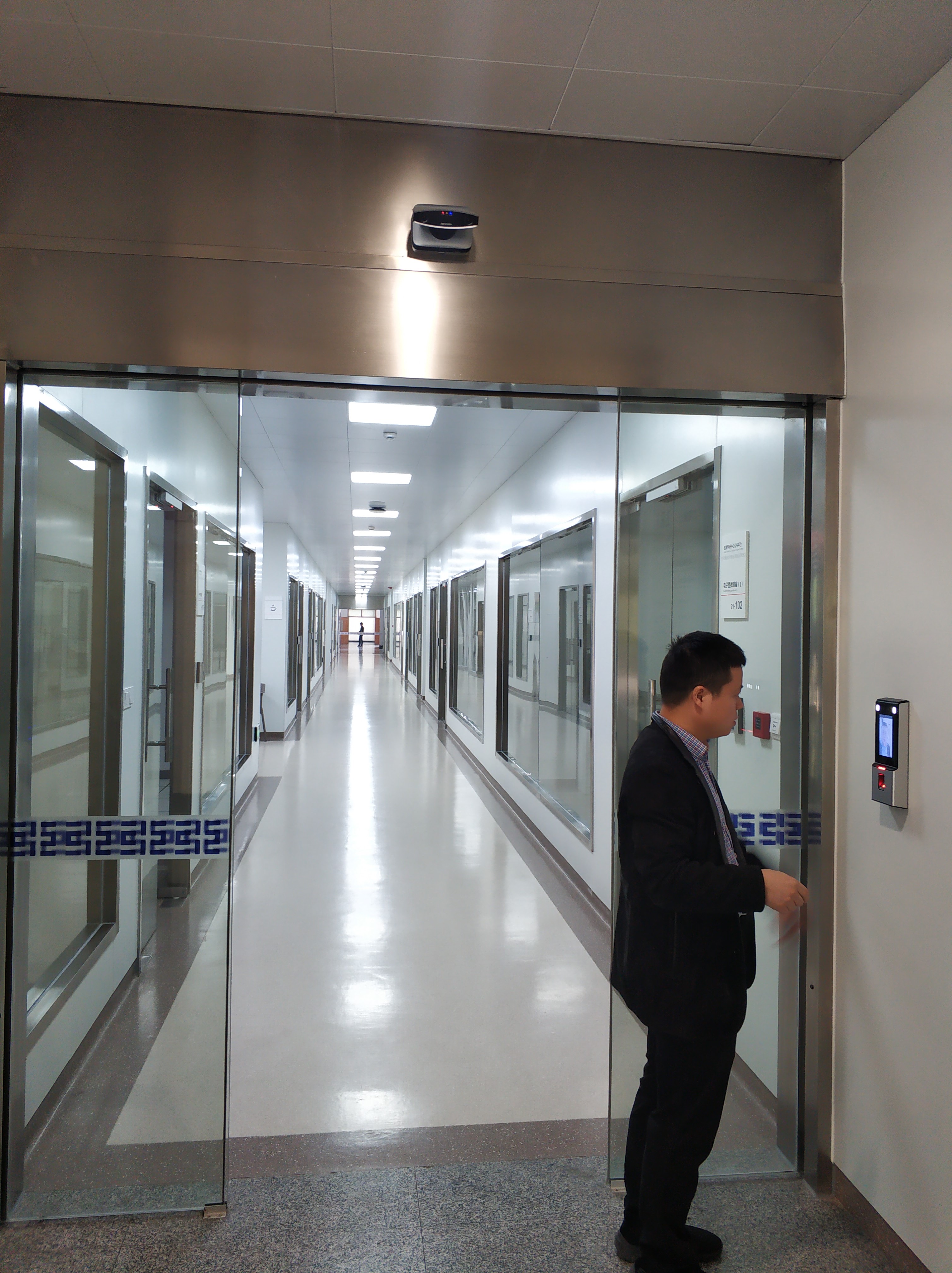 浙江中医药大学实验室人脸识别门禁.jpg