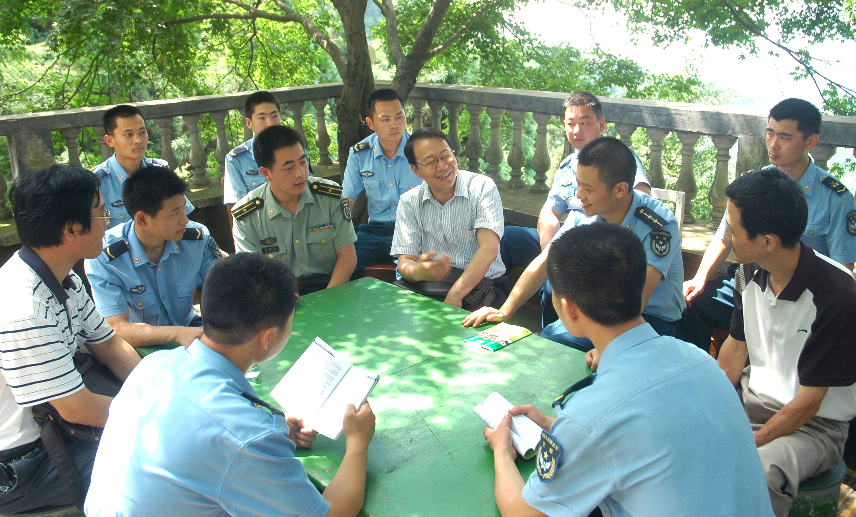 “老兵律师”为现役军人提供法律服务.jpg
