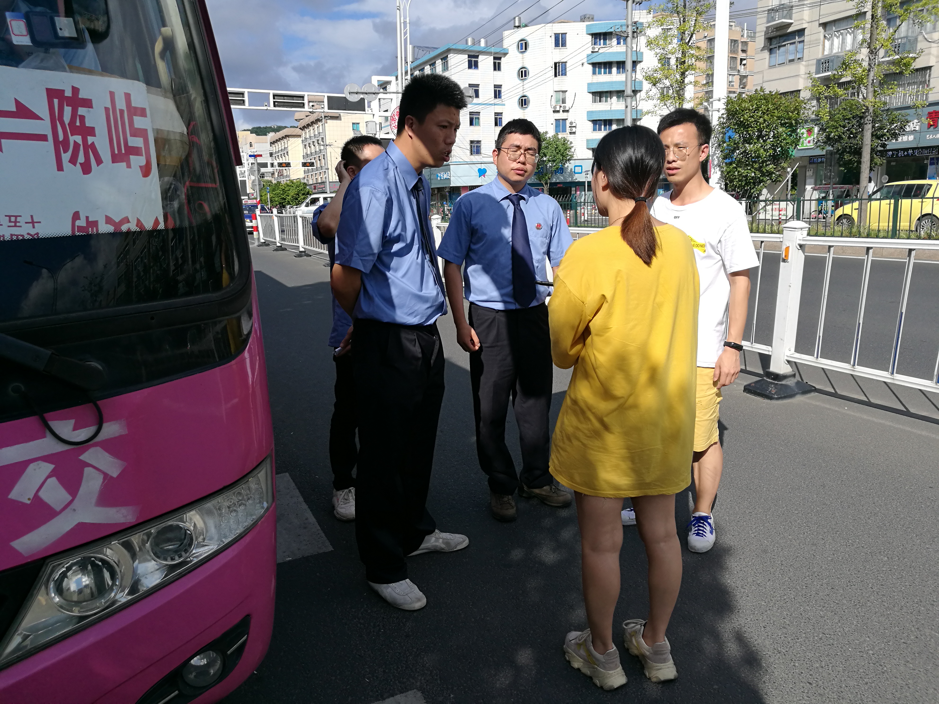 街头抽查黄某.jpg