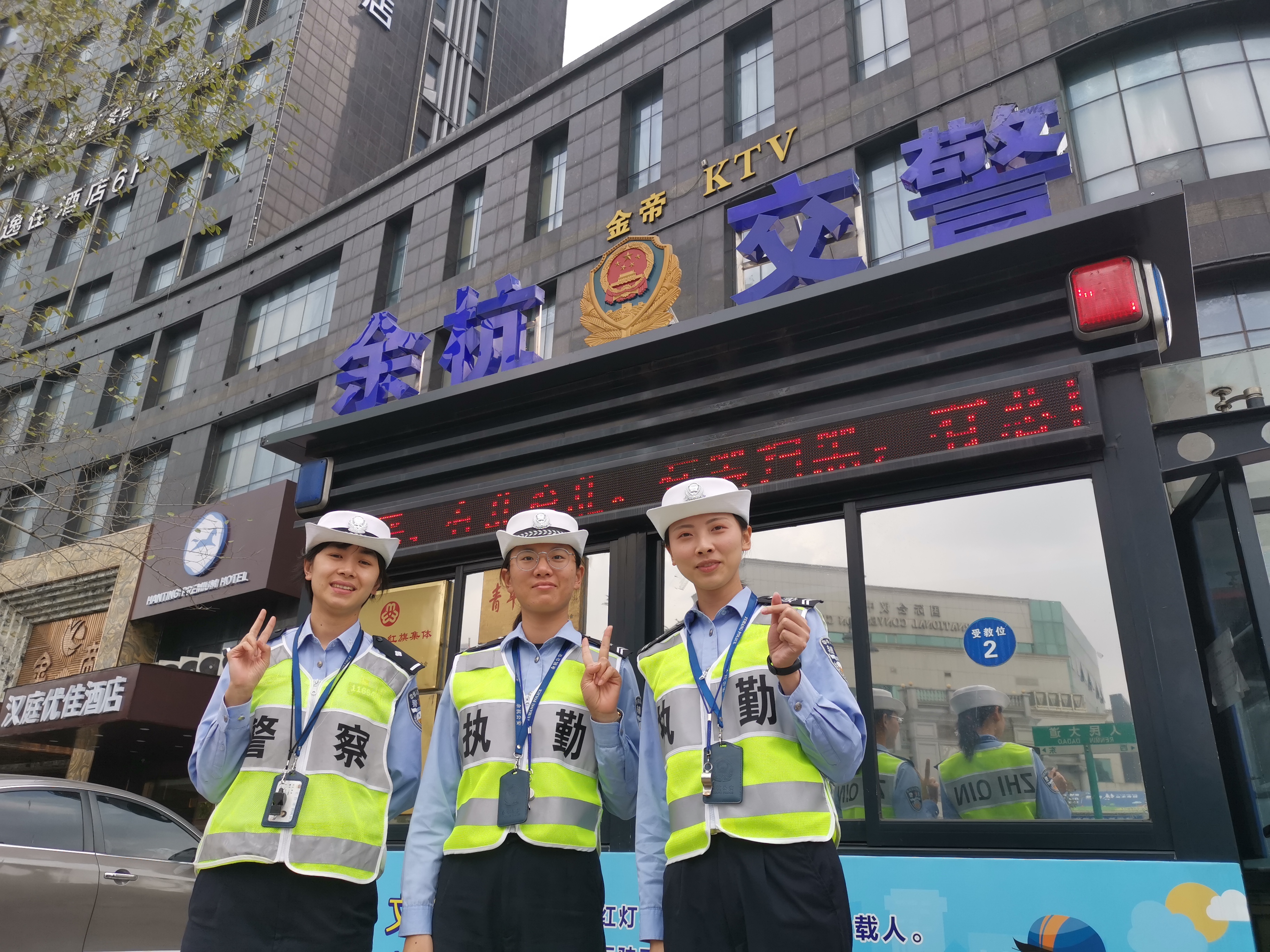 女子岗的姑娘们.jpg
