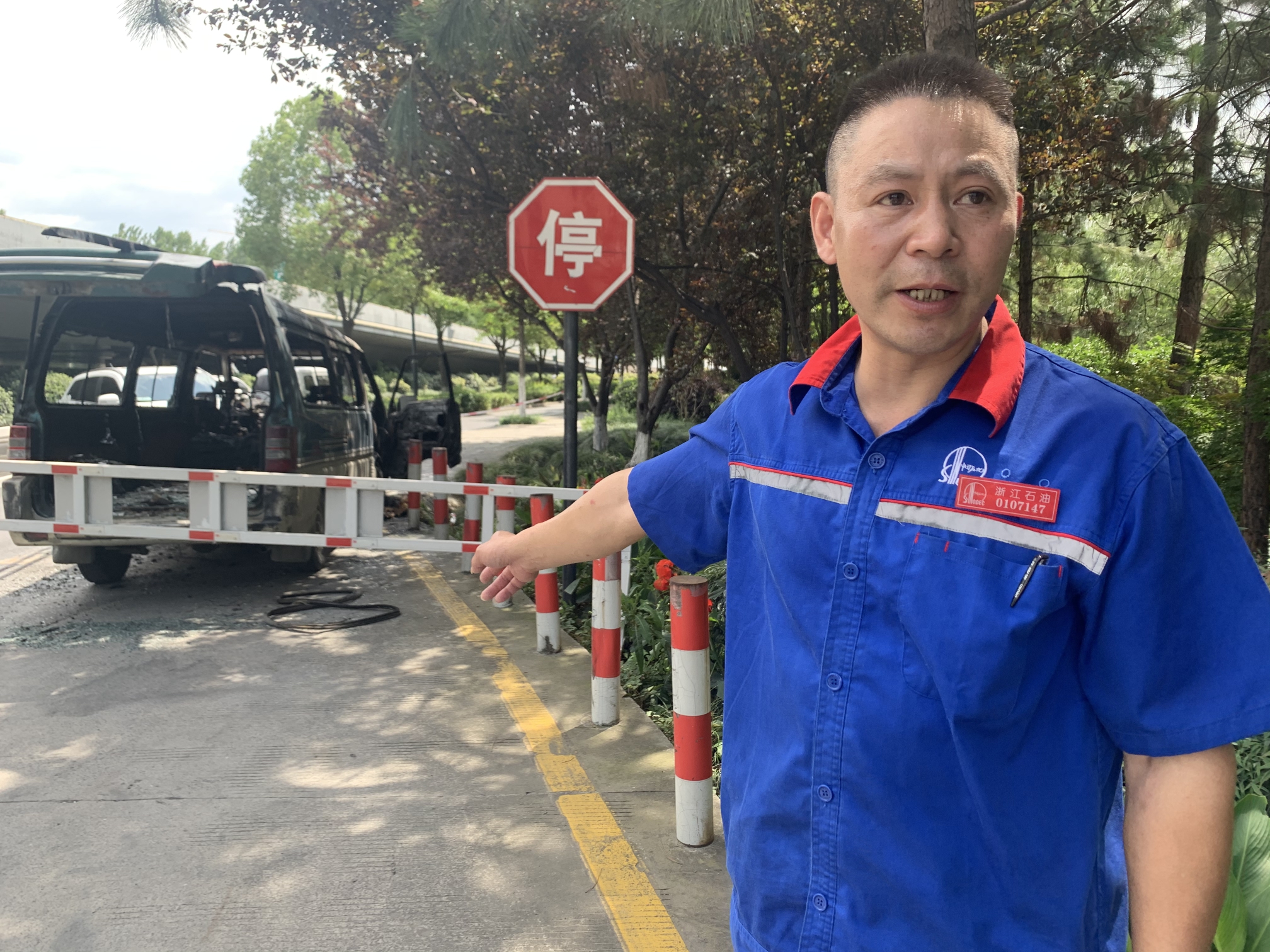 黄欢喜向记者讲述.jpg