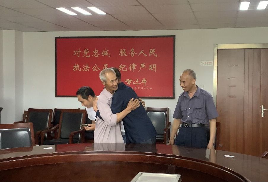 三兄弟欢喜团圆.jpg
