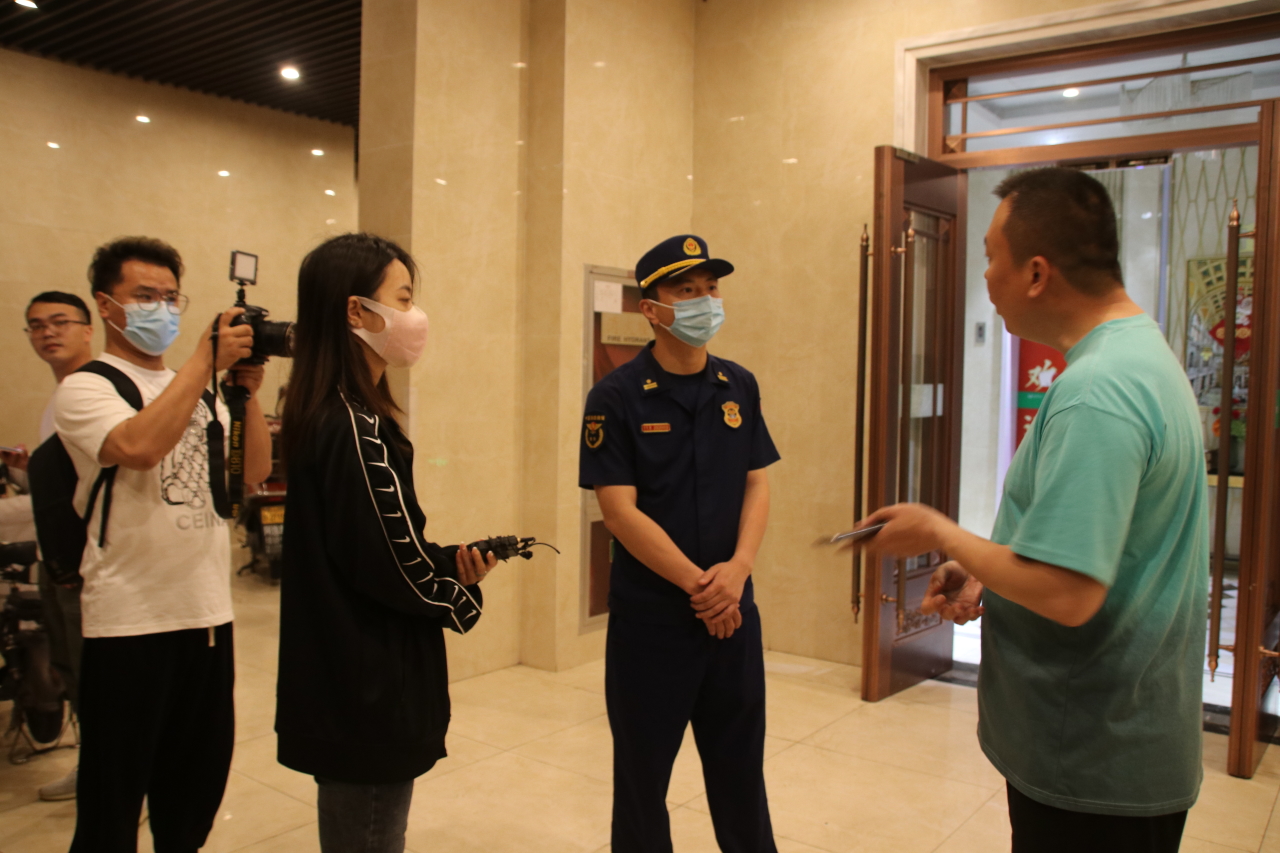 关于电动车乱停放情况对物业进行询问.JPG