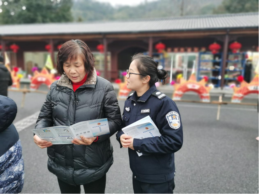 舞龙“闹”元宵，反诈“护”平安(1)364.png
