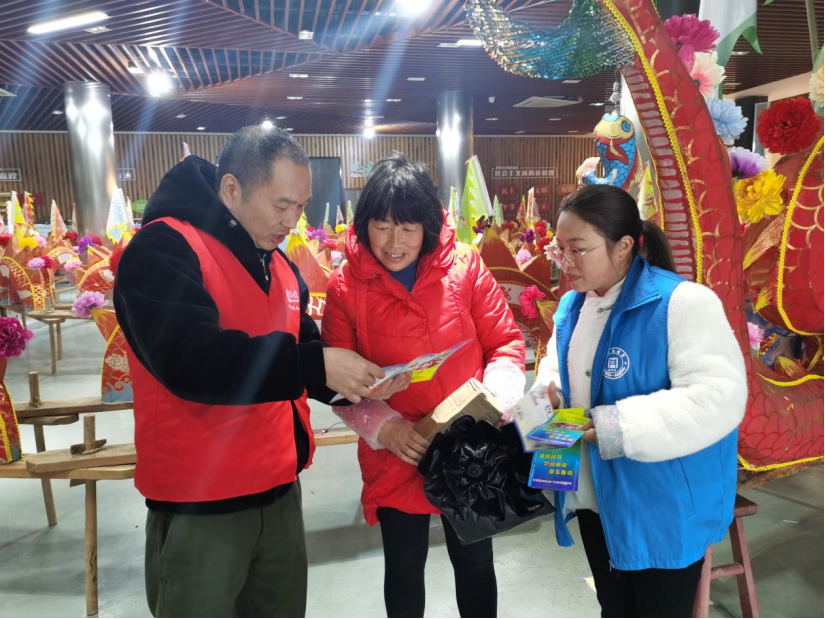 舞龙“闹”元宵，反诈“护”平安(1)366.png