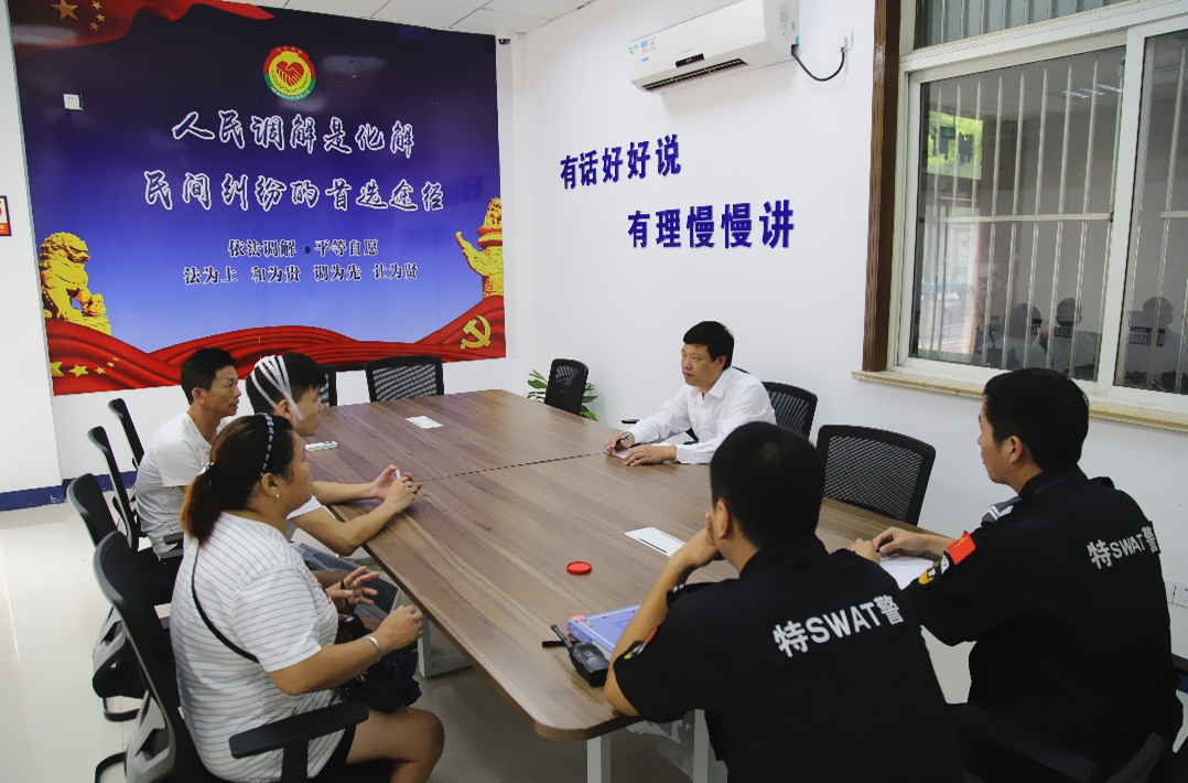 城北街道老莫调解室对异常家庭矛盾纠纷进行调解.jpg