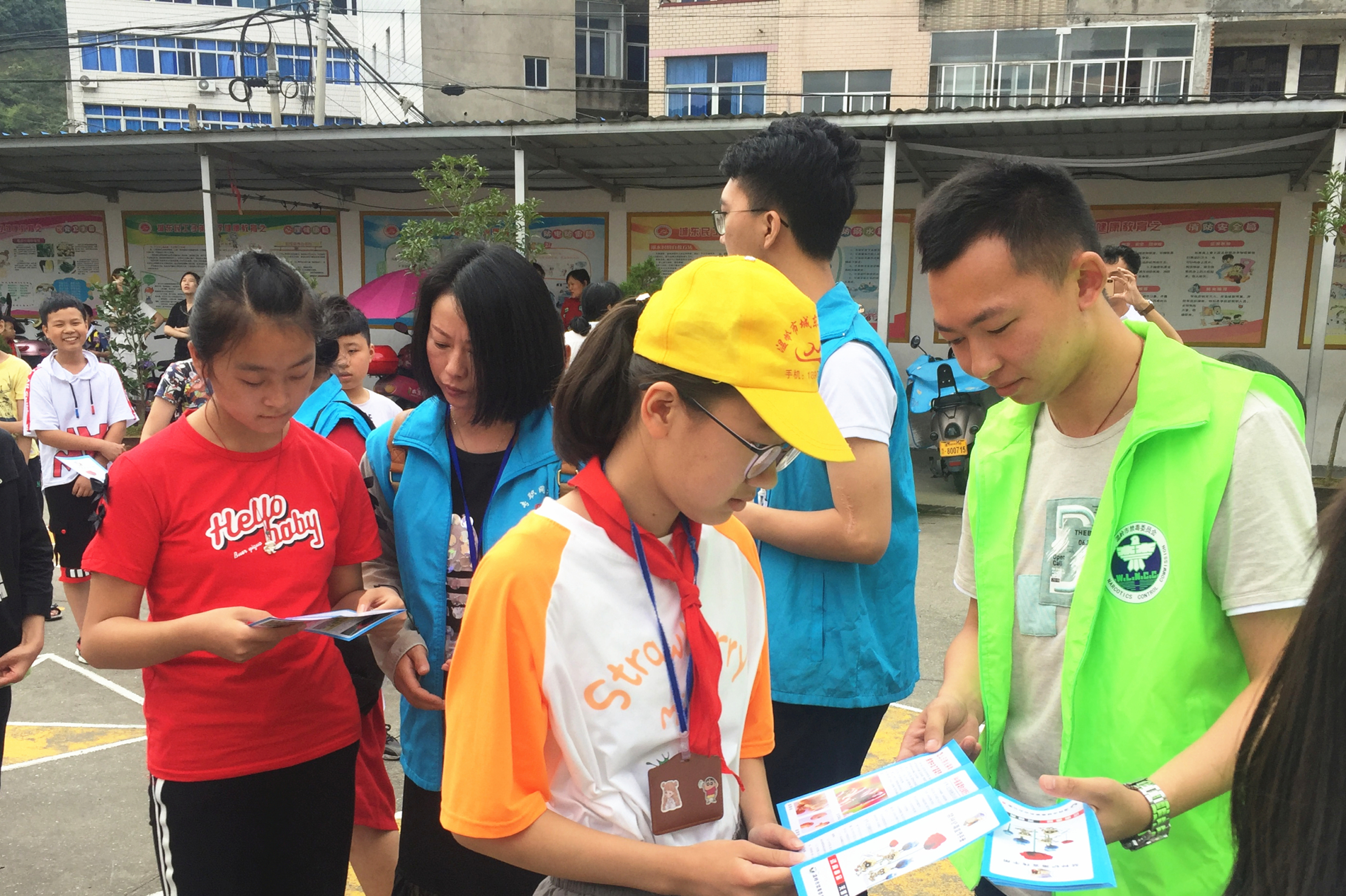 禁毒宣传进民工子弟学校.jpg