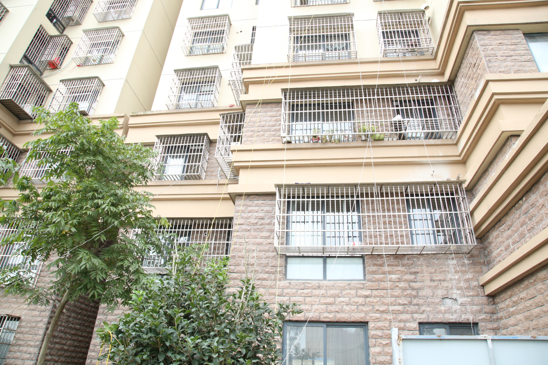 小区里曾经“飞线”充电现象严重.jpg