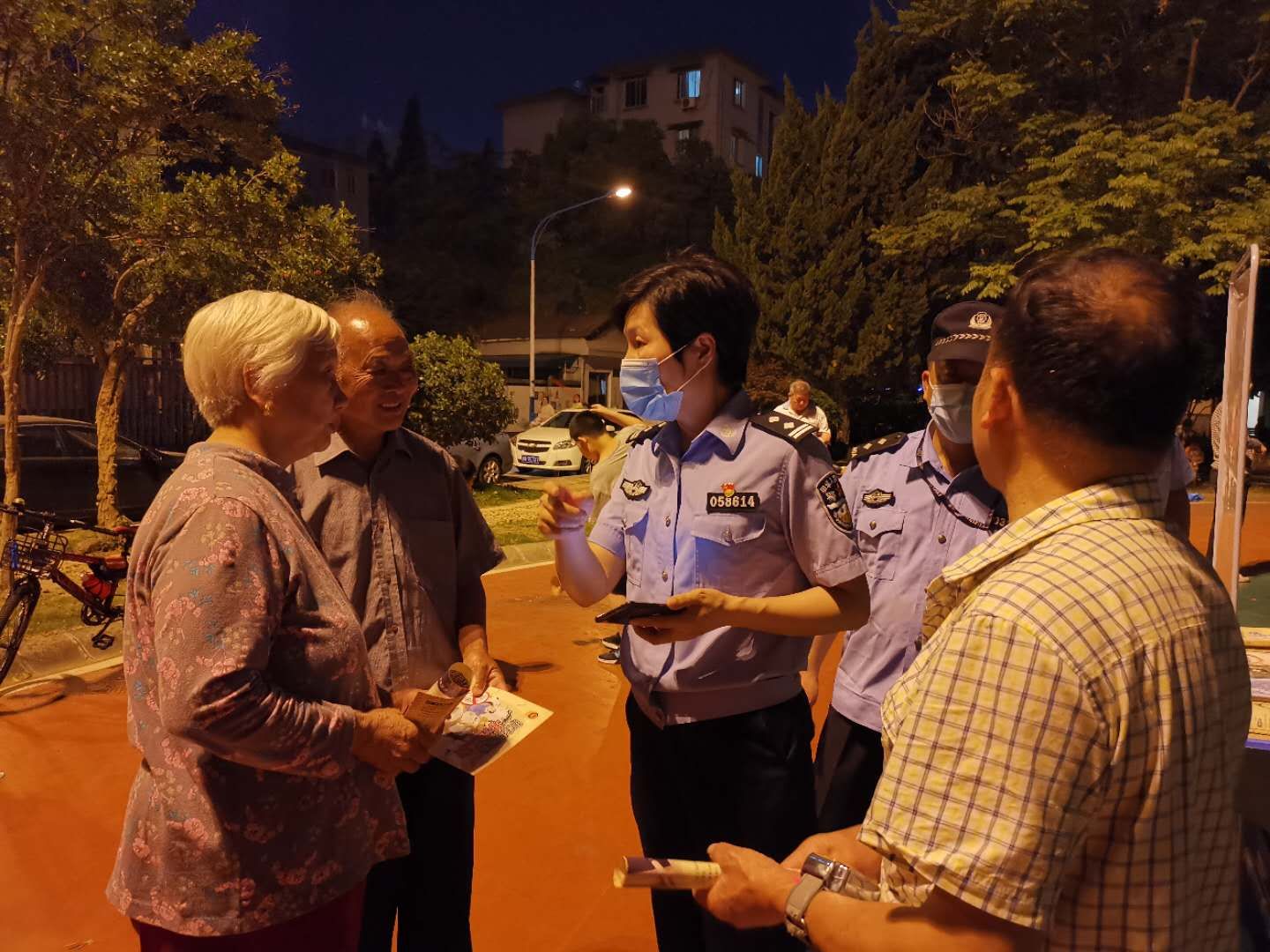 31民警到社区开展反诈宣传.png
