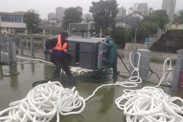 紧急加固趸船.png