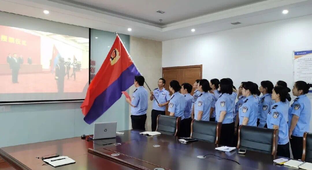 省第二女子监狱开展“向警旗敬礼”暨习近平总书记在授旗仪式上所致训词精神学习活动.png